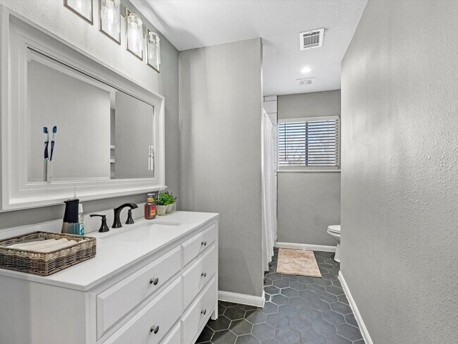 Building Photo - 7422 Nodding Pines Ln