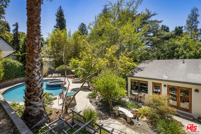 Building Photo - 5749 Valley Oak Dr