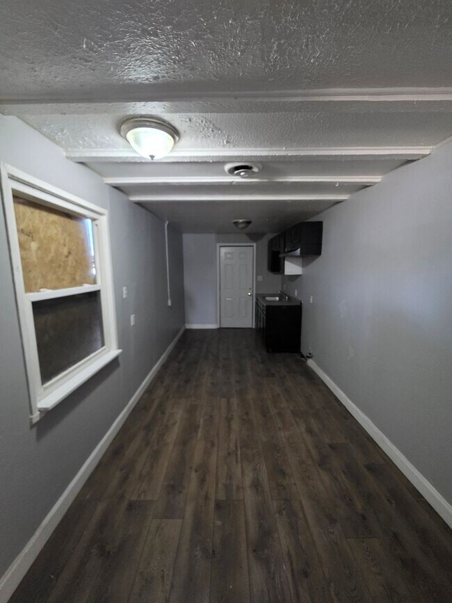 Building Photo - Nice 3 bed 1 bath