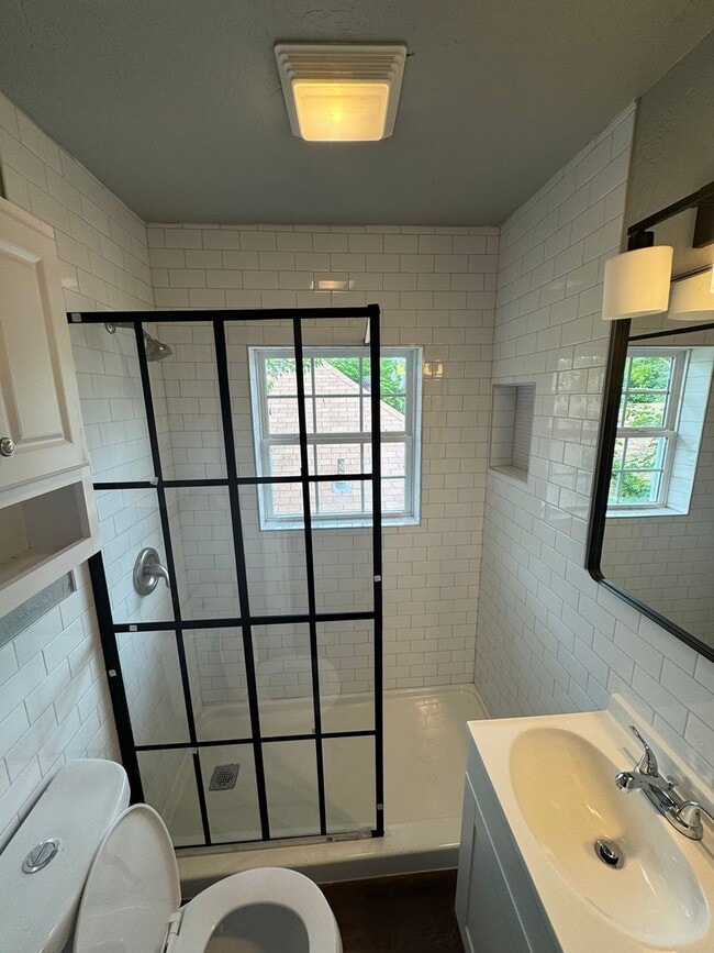 Building Photo - Charming 1 Bed Near Plaza District | Historic Character + Secure Entry