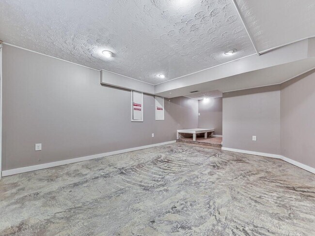 Building Photo - 5480 Burgess Dr