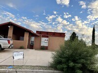 Building Photo - 5524 Oakbriar Cir