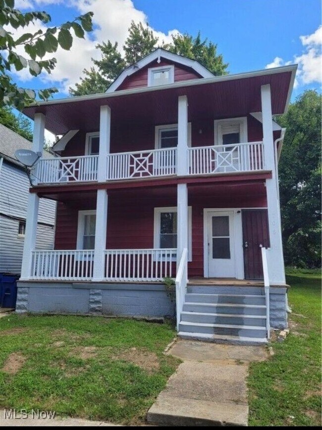 Building Photo - 709 E 126th St