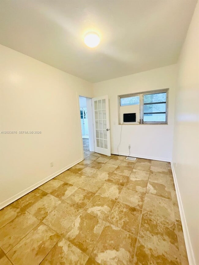 Building Photo - 1020 SW 36th Ct