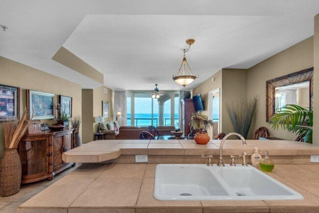 Building Photo - 2 Portofino Dr