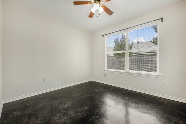 Building Photo - 613 Broken Bow Dr
