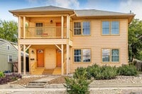 Building Photo - 611 W Ridgewood Ct