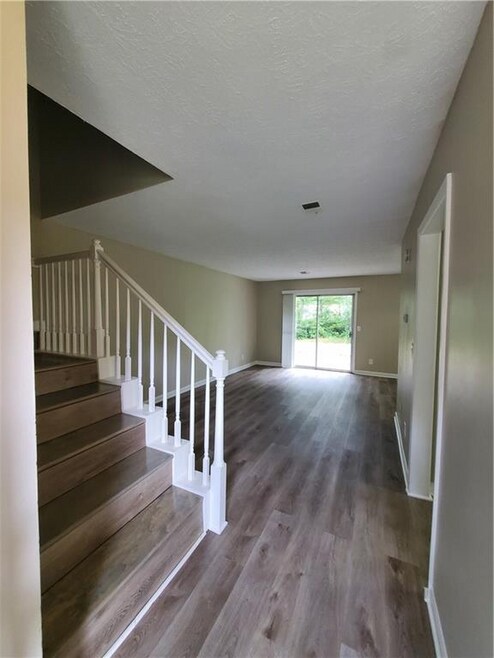 Building Photo - 252 Kimberly Way SW