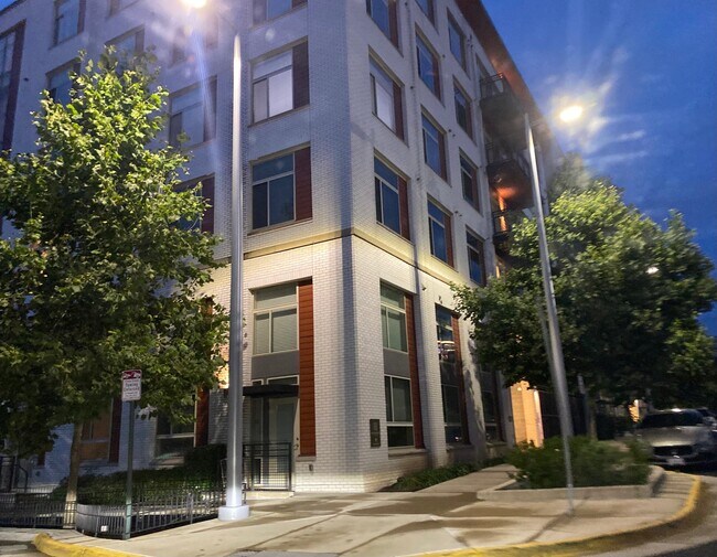 Building Photo - 7915 Jones Branch Dr