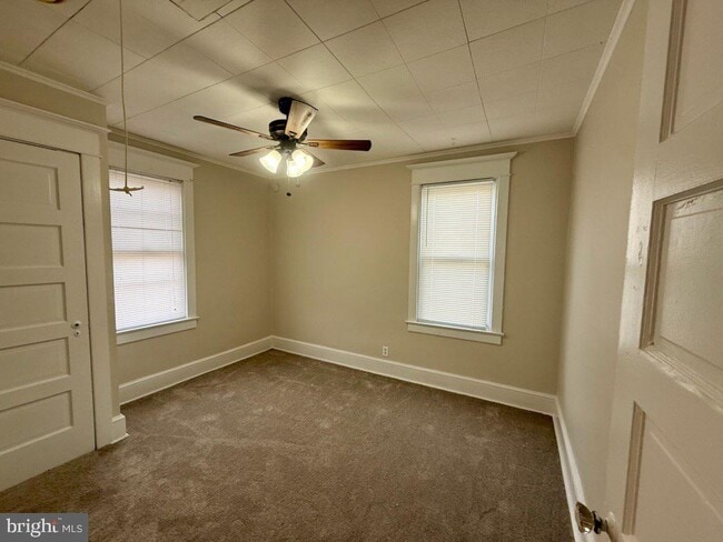 Building Photo - 404 W Broad St