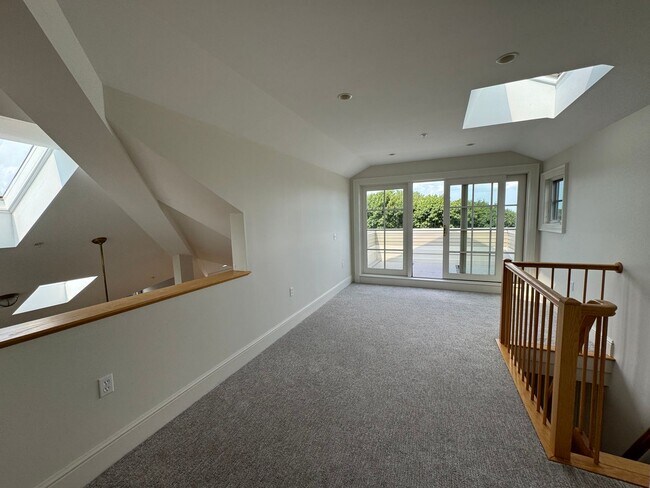 Building Photo - ***NEW TO MARKET*** Penthouse at Marblehead Highlands Condominium