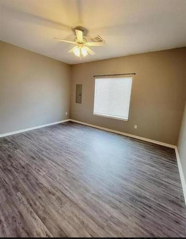 Building Photo - 5308 N Cypress Dr