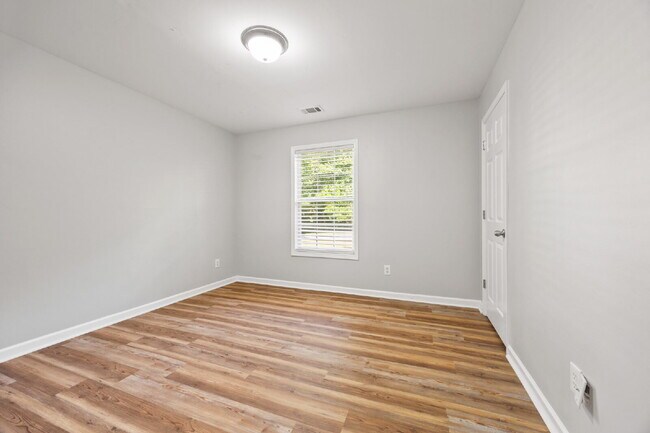 Building Photo - Spacious 3BR/3BA + 2 Bonus Rooms | $2,500/...