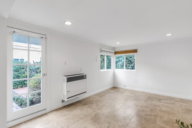 Building Photo - 746 Ashland Ave