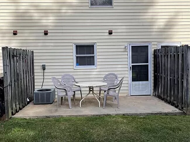 Building Photo - 610 Cedarbrook Ct