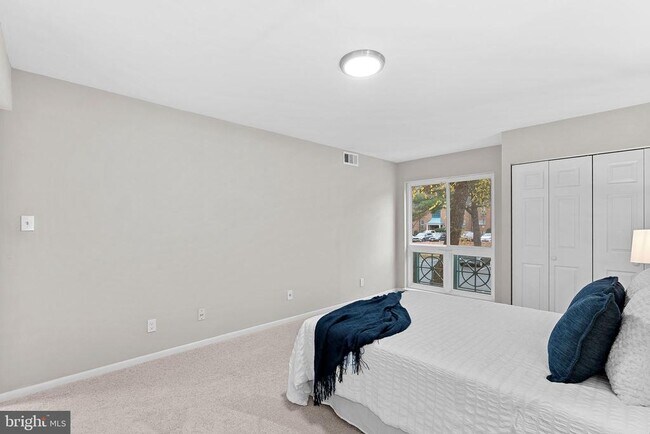 Building Photo - 11808 Breton Ct