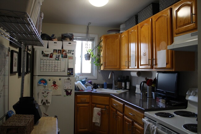 Building Photo - 87 Meadow St