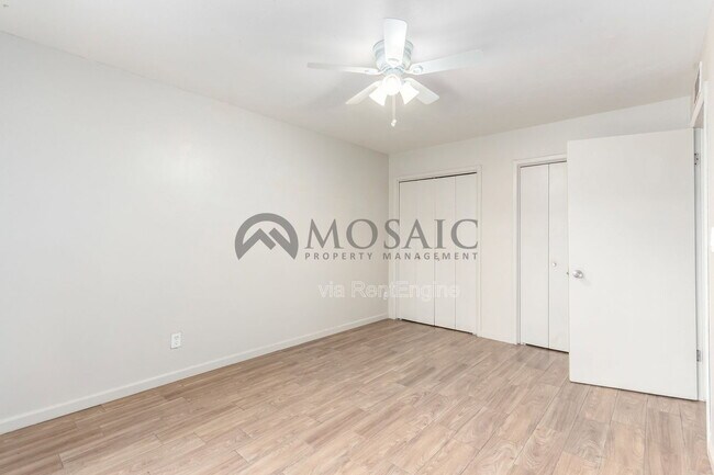 Building Photo - 1204 S McClintock Dr