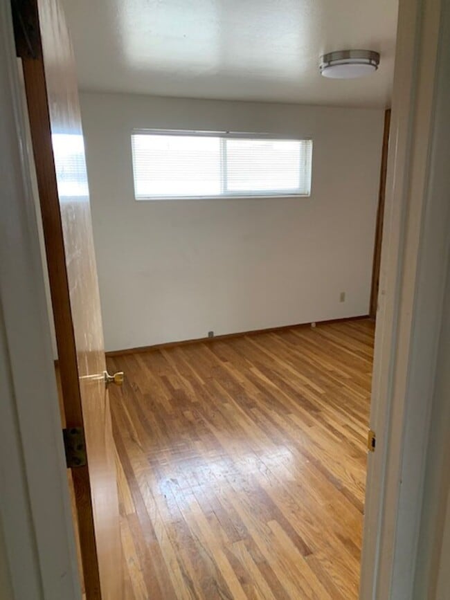 Building Photo - Light and Bright Two bedroom One bath Condo on the West side of Carson
