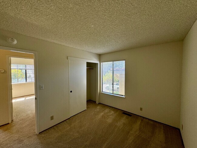 Building Photo - Spacious Home Located in the Desired Diabl...