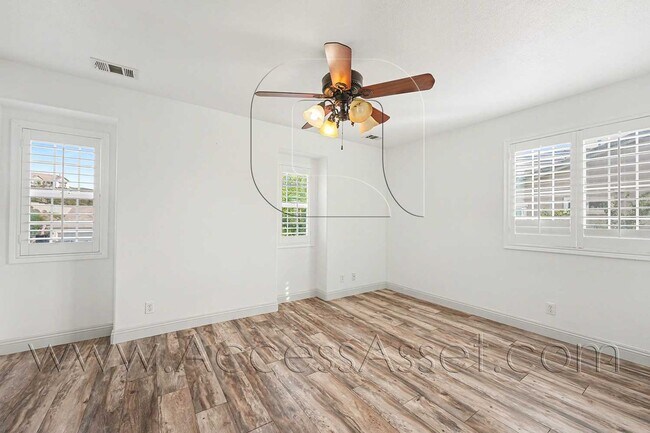 Building Photo - Stunning 5 Bed/3 Bath Home with Pool in Menifee!