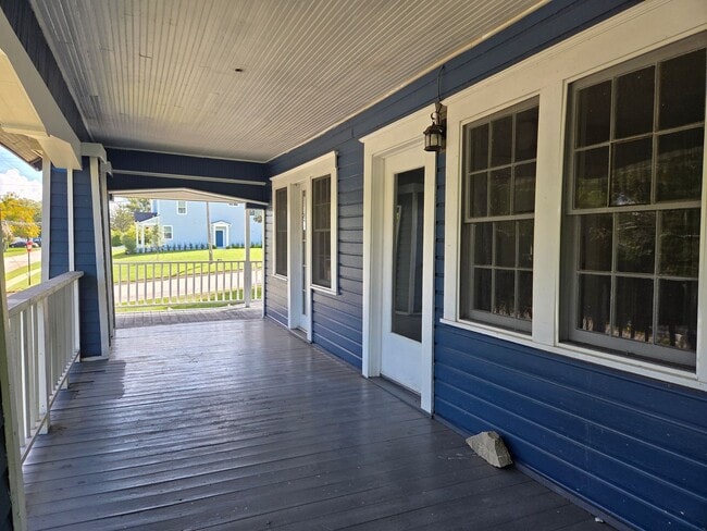 Building Photo - Move in Ready Historic Home in Downtown Cl...