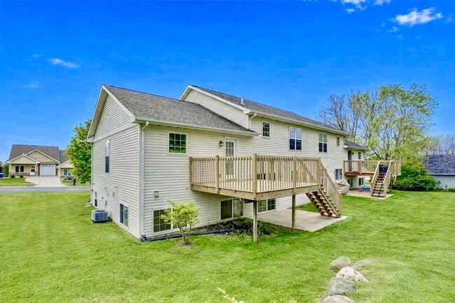 Building Photo - 1002 Severson Dr