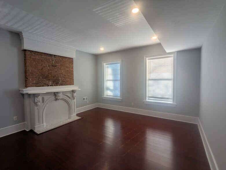 Loving Room - 35 Clinton Ave