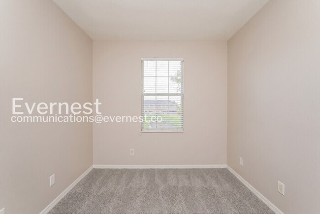 Building Photo - Limited Time Special Offer / 3 Bed/2.5 Bath Townhome with Garage / Pet-Friendly / Vouchers Accept...