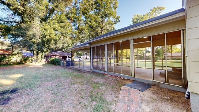 Building Photo - 2 acres in Millbrook w/ large screened in ...