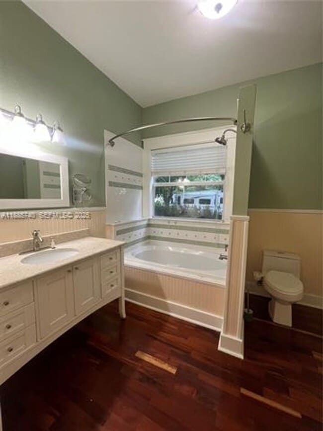 Building Photo - 130 SW 1st Ave