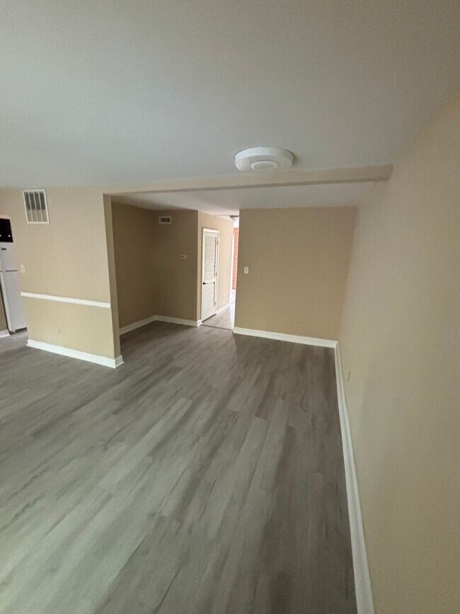Building Photo - New Listing - Don't Miss Out!