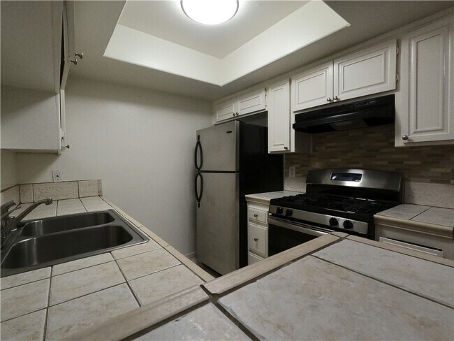 Building Photo - 5060 Kester Ave