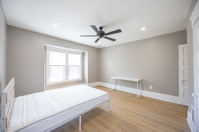 Building Photo - 1496 E 107th St