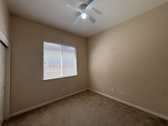 Building Photo - 5637 Lilyview Way