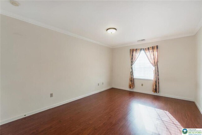 Building Photo - 537 Kemmerer Ln