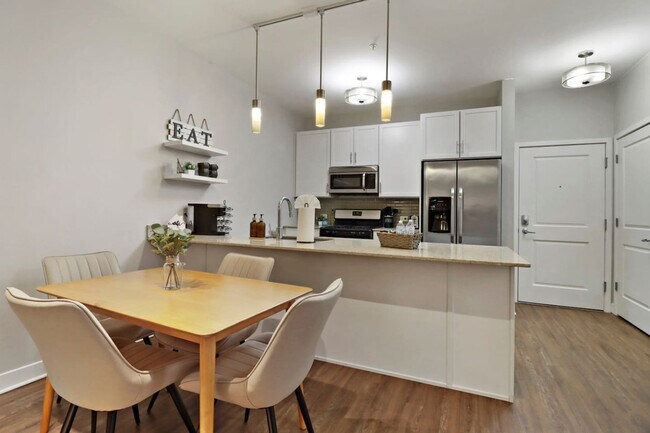 Building Photo - 255 N Addison Ave