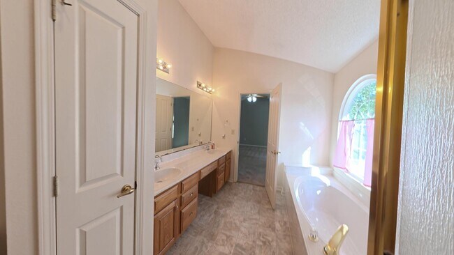 Building Photo - 1125 Butternut Ln