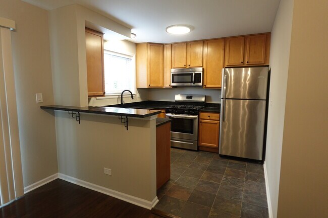 Building Photo - 1420 Shermer Rd