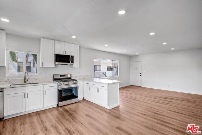 Building Photo - 3670 Greenfield Ave