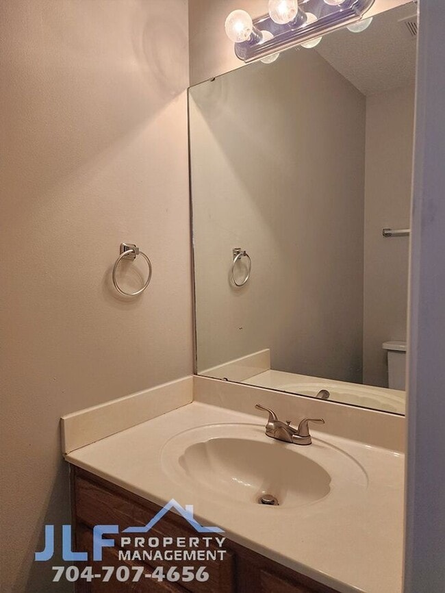 Building Photo - 2 Story All Brick 2/1.5 Townhouse in Concord