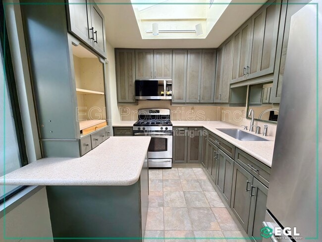 Building Photo - 7601 Kittyhawk Ave