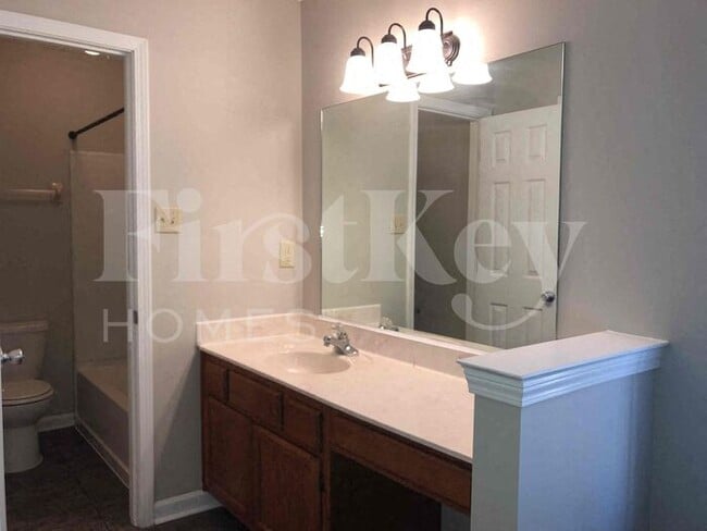 Building Photo - 5923 Willow Springs Dr