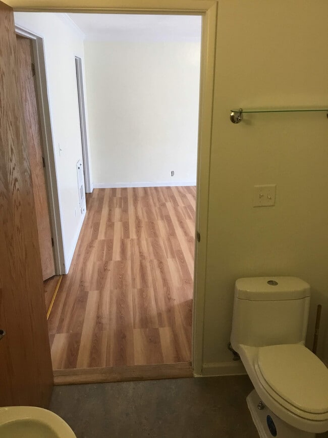 Building Photo - 2 Bedroom House in Whiteaker Area