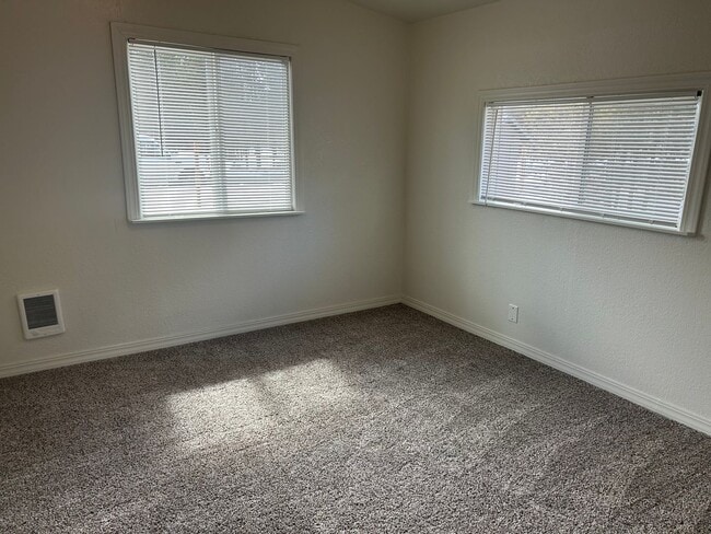 Building Photo - Cute Home in Quiet Neighborhood