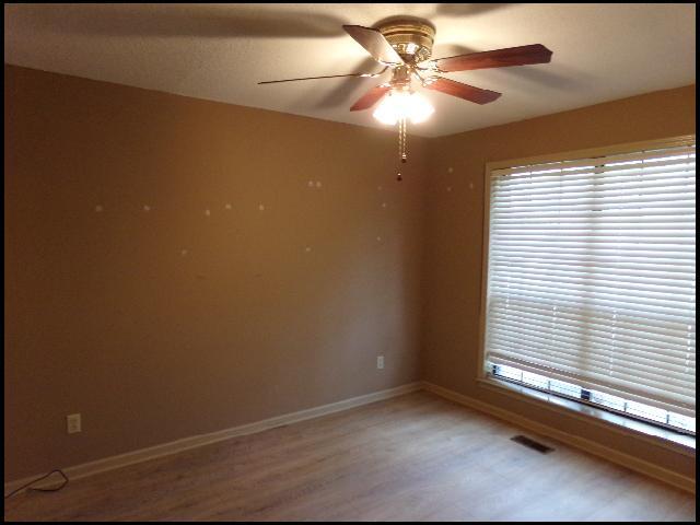 Building Photo - 14 Woodlore Cir
