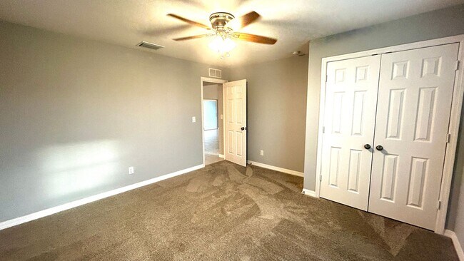 Building Photo - 4 Bedroom 2 Bathroom 2 Car Garage Home - NW Cape Coral - Available Mid April