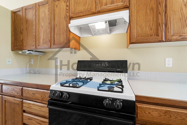 Building Photo - 3 Bedroom 2 Bathroom Home with Attached 2 Car Garage Available in Coeur d'Alene!