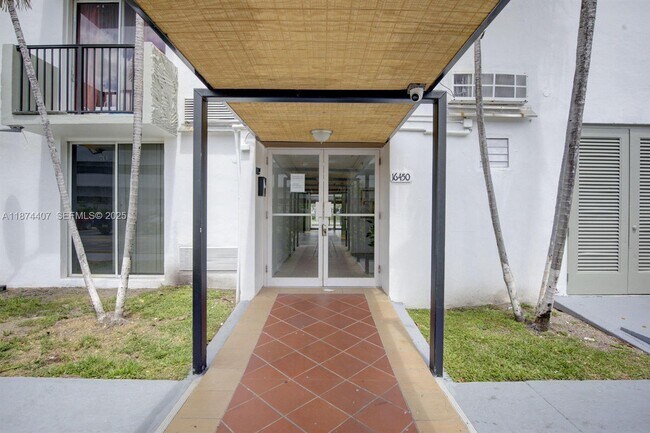 Building Photo - 16450 NW 2nd Ave