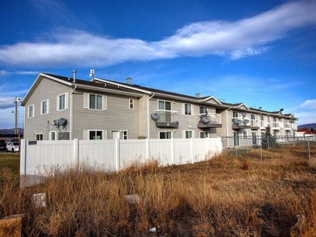 Building Photo - Kamas Cutie